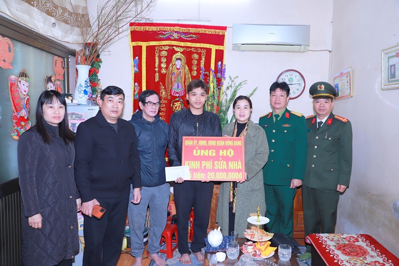 Công an quận Hồng Bàng: Phối hợp hỗ trợ sửa nhà tới các gia đình tân binh chuẩn bị lên đường nhập ngũ